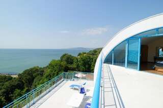 Отель Hotel Iceberg Балчик Мезонет с балконом и видом на море-9